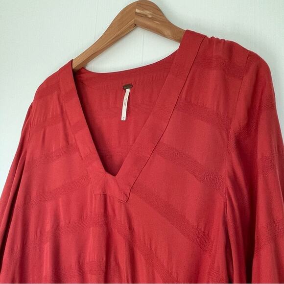 Free People v-neck tie front wide sleeve red textured top size medium - Picture 3 of 10
